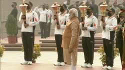 PM Modi participates in the homage and reception ceremony of 'Swarnim Vijay Mashaals' at the National War Memorial.