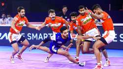 Vikas Kondola during raid against Gujarat Giants