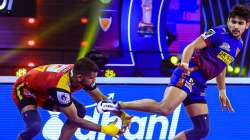 Naveen Kumar during raid against Bulls in semifinal 2