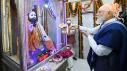 PM Modi offers prayers at Ravidas temple in Delhi