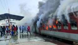 Bihar: Fire breaks out in empty train at Madhubani railway station | VIDEO