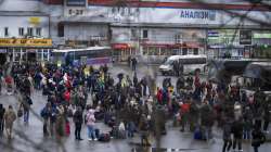 Kyiv : People try to get onto buses to leave Kyiv, Ukraine, Thursday, Feb. 24, 2022.?