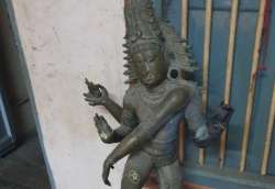 chennai news, antique idols seized, idol wing of tamil nadu, antique idol seized, art gallery, man h