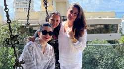 Kareena Kapoor & Karisma enjoys Maharashtrian cuisine