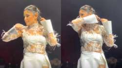 Turkish singer Melek Mosso chopped off her long hair on stage