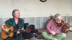 Foreigners singing Hanuman Chalisa