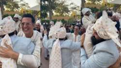 Akshay Kumar & Mohanlal take over baraat with bhangra