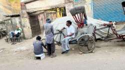 Bihar govt Principal Secretary walks on streets like a common man