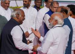 Prime Minister Narendra Modi with Congress chief Mallikarjun Kharge 