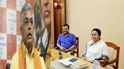 Kejriwal meets Mamata seeking her support against Ordinance