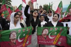 Imra khan PTI supporters ahead of court orders