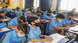 Delhi 15 MCD school children faint, children faint due to gas leak in Naraina area, RML hospital del