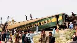 At least 50 injured as 10 Hazara Express bogies derail near Nawabshah
