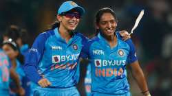 Indian cricketers Smriti Mandhana and Harmanpreet Kaur 