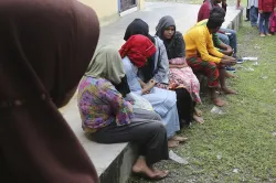 Indonesian wooden boat carrying Rohingya Muslim capsizes