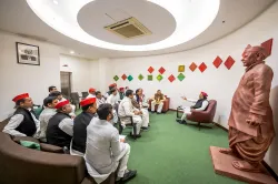 SP chief Akhilesh Yadav with party leaders