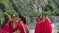 Shilpa and Shamita Shetty with their mother