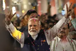 PM Modi showing victory sign after NDA alliance registers victory in Lok Sabha Elections 