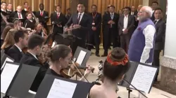 Austrian artists sing Vande Mataram in front of PM Modi