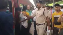 Blast in Bihar Sampark Kranti train at Samastipur Junction creates chaos