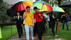 So Sung-uk and Kim Yong-min leave after the Supreme Court upholds a ruling that a same-sex partner i