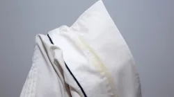 Tips to emove stubborn stains from shirt collar