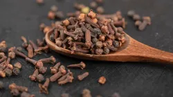 Eat 2 cloves before sleeping to get relief from cold