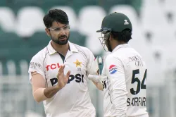 Abrar Ahmed having a word with Sarfaraz Ahmed.