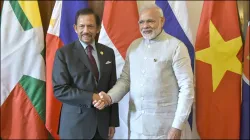 PM Modi with Brunei Sultan Hassanal Bolkiah during the India-ASEAN Partnership Dialogue in 2018.