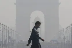 A thick layer of smog was seen at India Gate, New Delhi