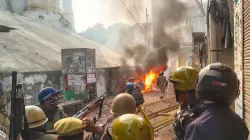  Police try to control the situation amid violence during a second survey of the Jama Masjid, claimed to be originally the site of an ancient Hindu temple, in Sambhal, Sunday. 