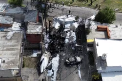 2 pilots die in fiery small plane crash into vacant building near Honolulu airport