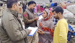 Delhi Police personnel during a campaign to identify Bangladeshi and Rohingya immigrants residing without valid documentation, in New Delhi,