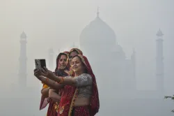 Taj Mahal disappears in blanket of thick fog in Agra.