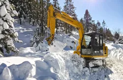 J-K: Mughal Road closed, traffic suspended for last 4 days after heavy snowfall | VIDEO