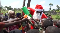 Santa brings food, joy to displaced children in Congo