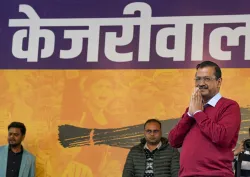 Kejriwal promises 50% rebate for school, college students in Delhi Metro.  