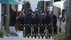 Anti-corruption agency personnel outside Yoon's residence.