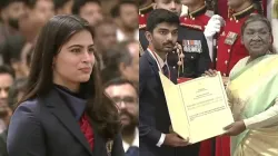 Manu Bhaker and Gukesh receive Khel Ratna from President Murmu.