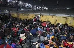 Huge crowd at New Delhi Railway Station