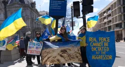 Zelenskyy's supporters outside White House