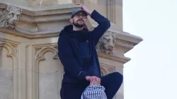 Man, with Palestinian flag, climbs up Big Ben tower