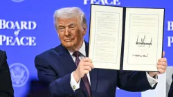 US President Donald Trump holds the 'Board of Peace'