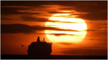 A Star 1400 times the Sun may explode and be visible during day