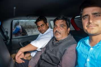Tahir Hussain (Centre)
