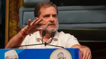 Rahul Gandhi meets 2020 Hathras rape victim's family members ...