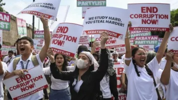Mass Protests Erupt in Manila Over Corruption Scandal
