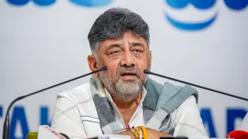 dk-shivakumar-kerala-migrants-bulldozer-1767083615.webp