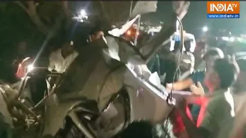Five Killed in Car Crash on Solapur-Pune Highway Near Mohol