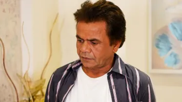 Rajpal Yadav's emotional words before surrendering at Tihar jail: 'Mere  paas paise nahin hain' | Entertainment News – India TV